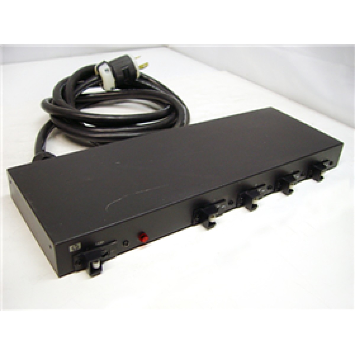 PDU HP UNIDAD MODULAR DE DISTRIBUCION DE PODER USADO. 200VAC-240VAC, 47-63HZ, 24A, ALTO VOLTAJE.